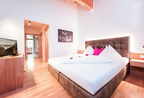 Suite, 1 Schlafzimmer (Zum Frohsinn) | Allergikerbettwaren, Daunenbettdecken, Zimmersafe, Schreibtisch