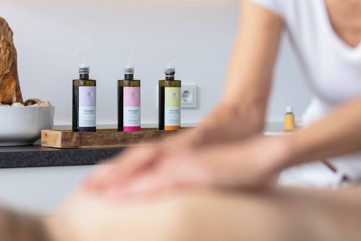 sauna, steam room, body treatments, aromatherapy, deep-tissue massages