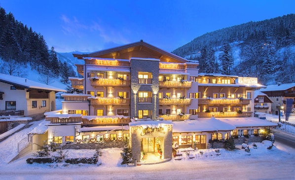 Front of property - Hotel Stadt Wien (Zell am See)