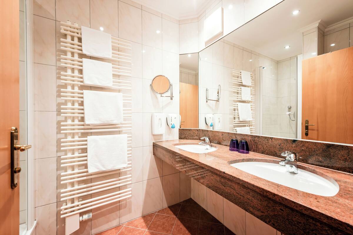 suite, 1 bedroom (zum frohsinn) | 1 bedroom, hypo-allergenic bedding, down duvets, in-room safe