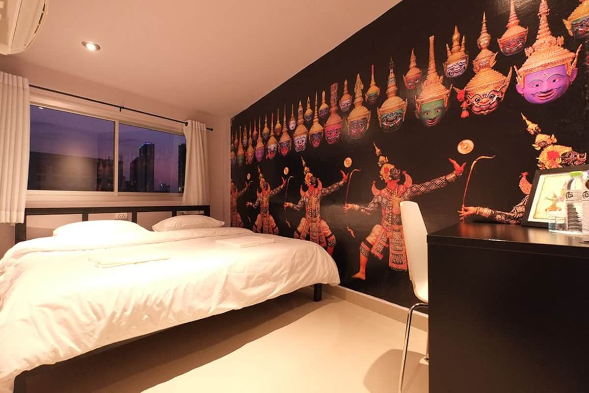 Habitación doble, baño compartido | Decoración personalizada, muebles diferentes y wifi gratis