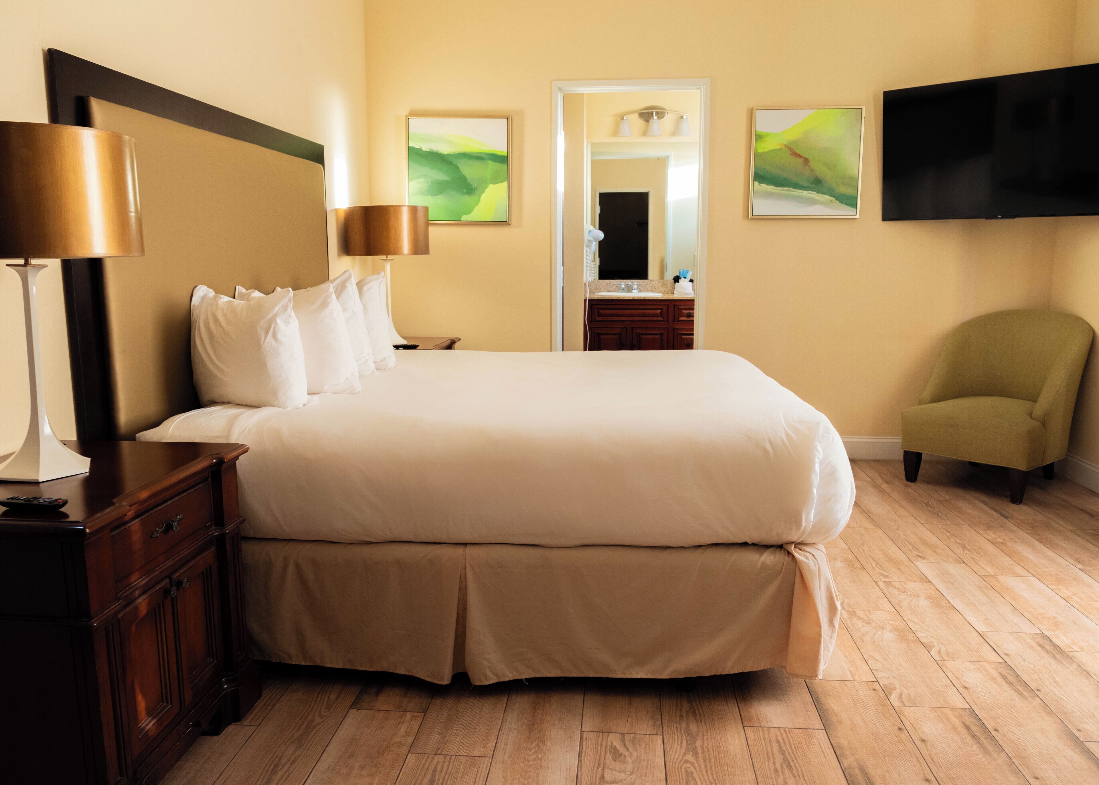 Room, 1 King Bed, Non Smoking, City View | Premium bedding, desk, laptop workspace, iron/ironing board