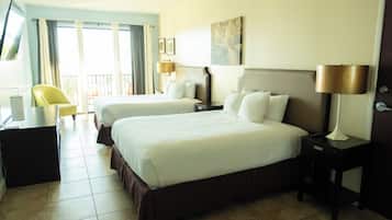 Quarto, 2 camas Queen, para não fumantes | Roupas de cama premium, escrivaninha, espaço de trabalho para notebook