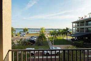 Rum - 2 queensize-sÀngar - icke-rökare | Terrass/Patio