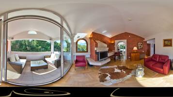 Frette Italian sheets, premium bedding, minibar, in-room safe