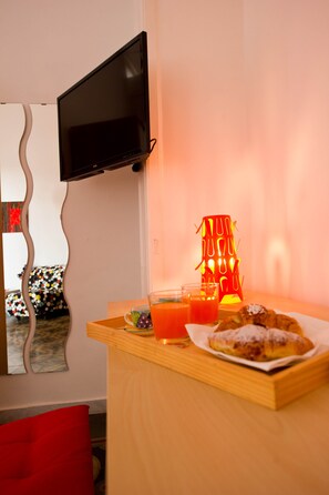 Comfort Room, 1 Bedroom, City View