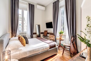 Comfort Room, 1 Double Bed | Down comforters, in-room safe, soundproofing, iron/ironing board - Tree Charme Trilussa (Rome)