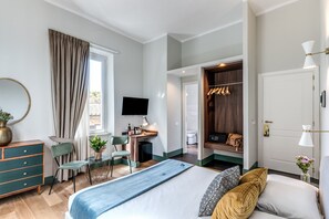 Habitación superior, 1 cama matrimonial, vista a la ciudad | Edredón, caja de seguridad en la habitación y insonorización 