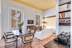 Three-Bedroom Apartment - Separate Building, Address: Lungotevere Raffaello Sanzio n.1 | Down comforters, in-room safe, soundproofing, iron/ironing board - Tree Charme Trilussa (Rome)