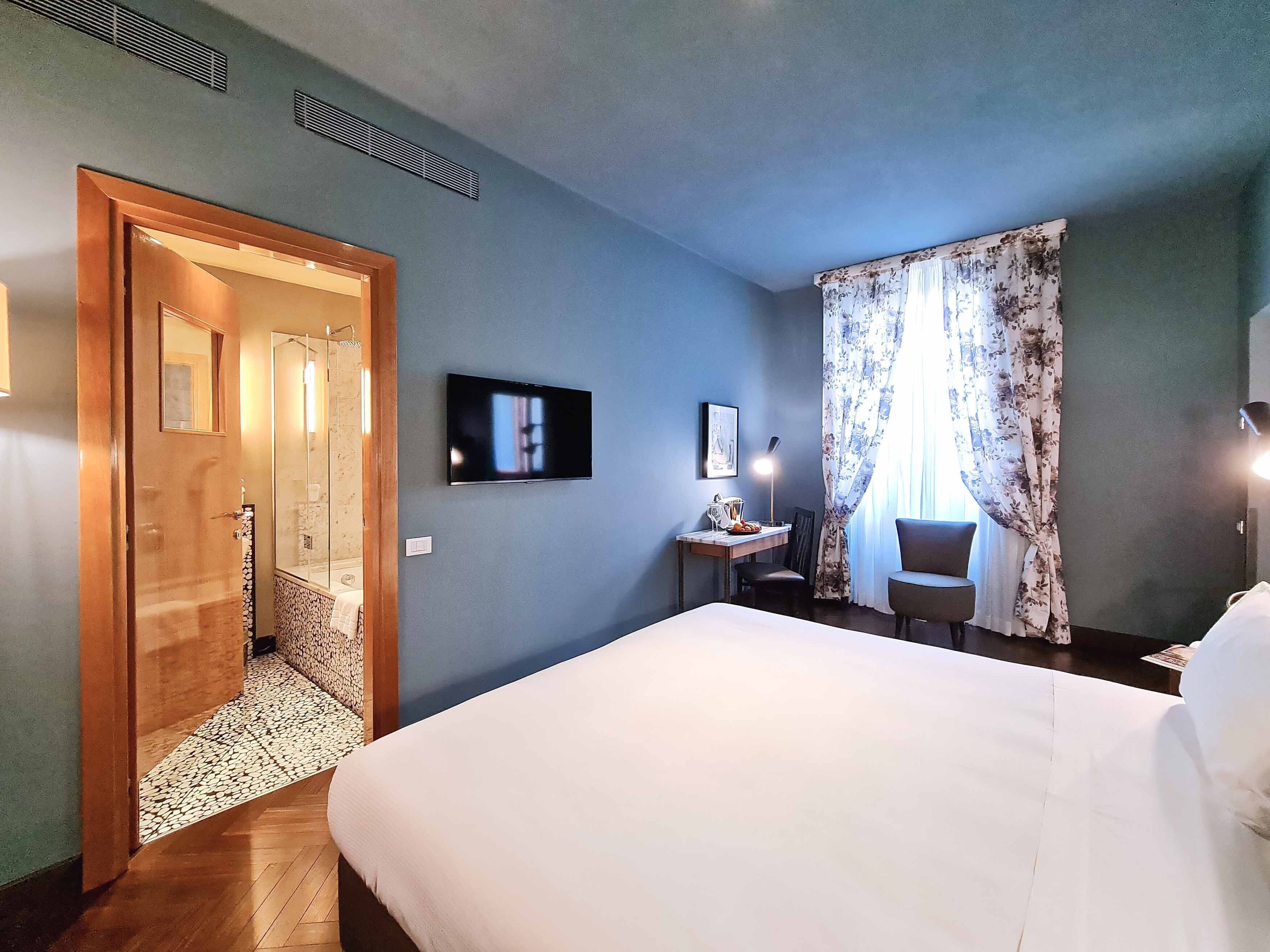deluxe double room | premium bedding, minibar, in-room safe, desk
