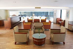 Lobby lounge - Sunny Holiday Hotel (Yangon)