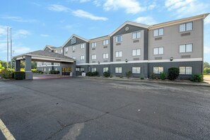 Exterior - HiWay Inn Express of Broken Bow (Broken Bow)