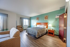 Executive Suite, Non Smoking | 1 bedroom, desk, iron/ironing board, free WiFi - HiWay Inn Express of Broken Bow (Broken Bow)