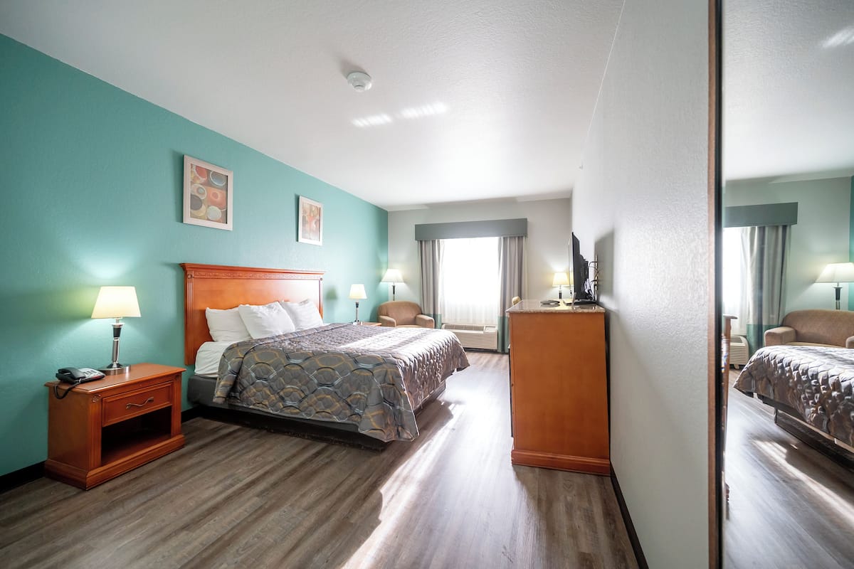 1 bedroom, desk, iron/ironing board, free WiFi