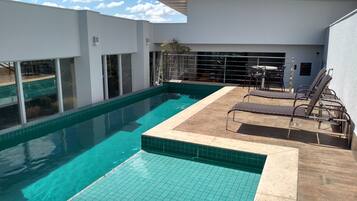 32-inch LCD TV with cable channels, TV