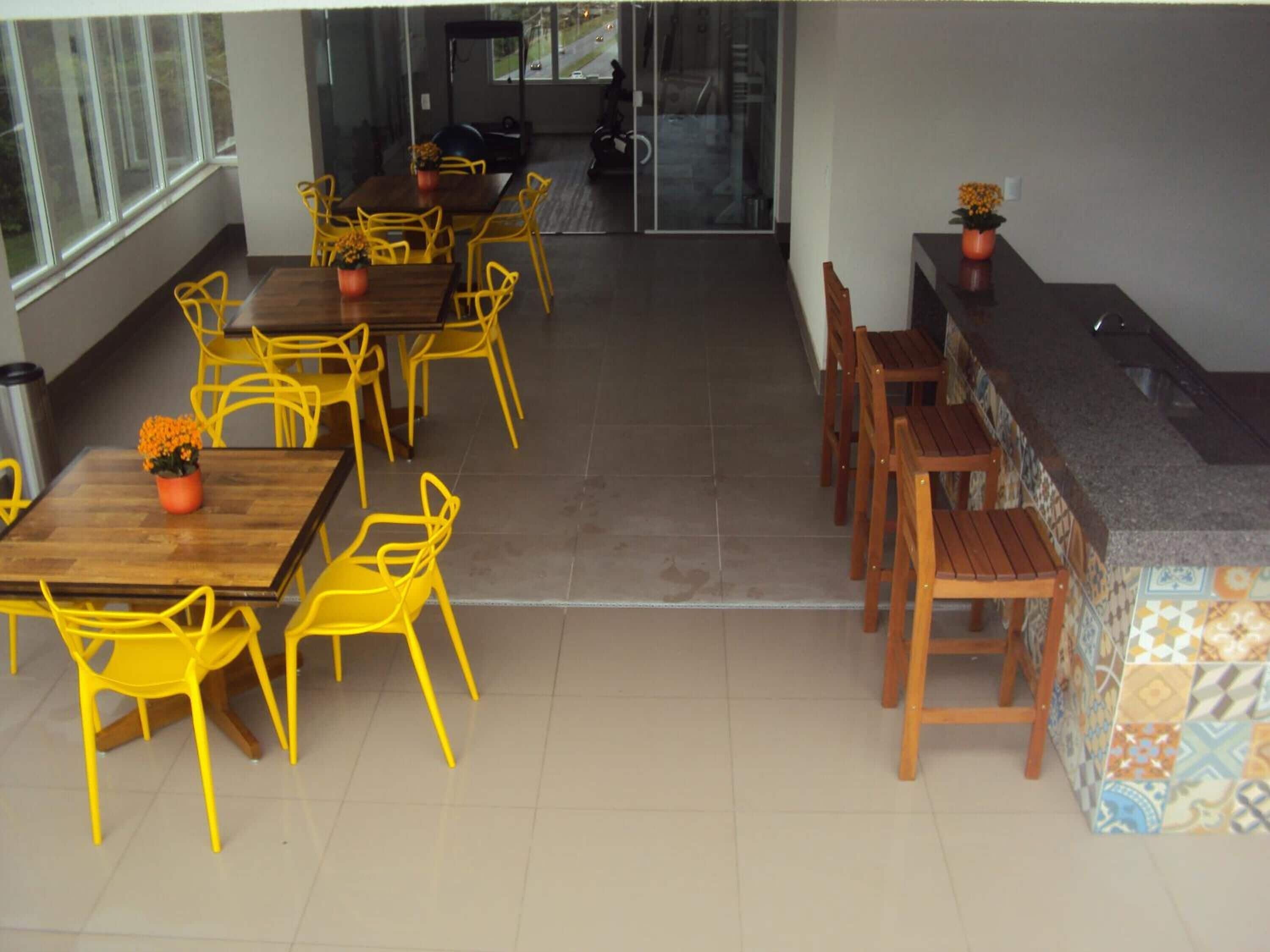 breakfast, lunch, dinner served; fusion cuisine