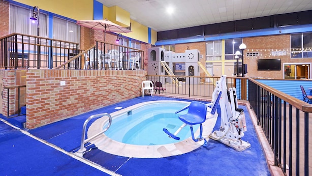 Indoor pool, outdoor pool - OYO Hotel Goodland KS Hwy 24 (Goodland)
