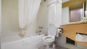 Free toiletries, hair dryer, towels - OYO Hotel Goodland KS Hwy 24 (Goodland)