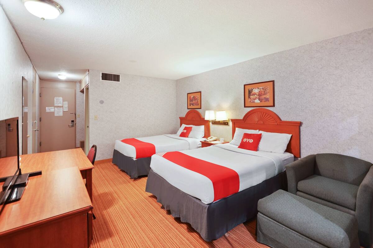 Iron/ironing board, WiFi (free), bed sheets