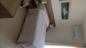 Frigobar, cofres nos quartos, individualmente decorados, escrivaninha