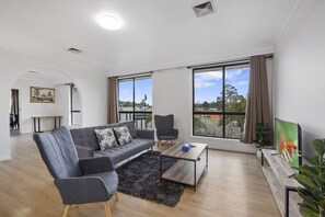 Living area - Econo Lodge Lilydale (Lilydale)