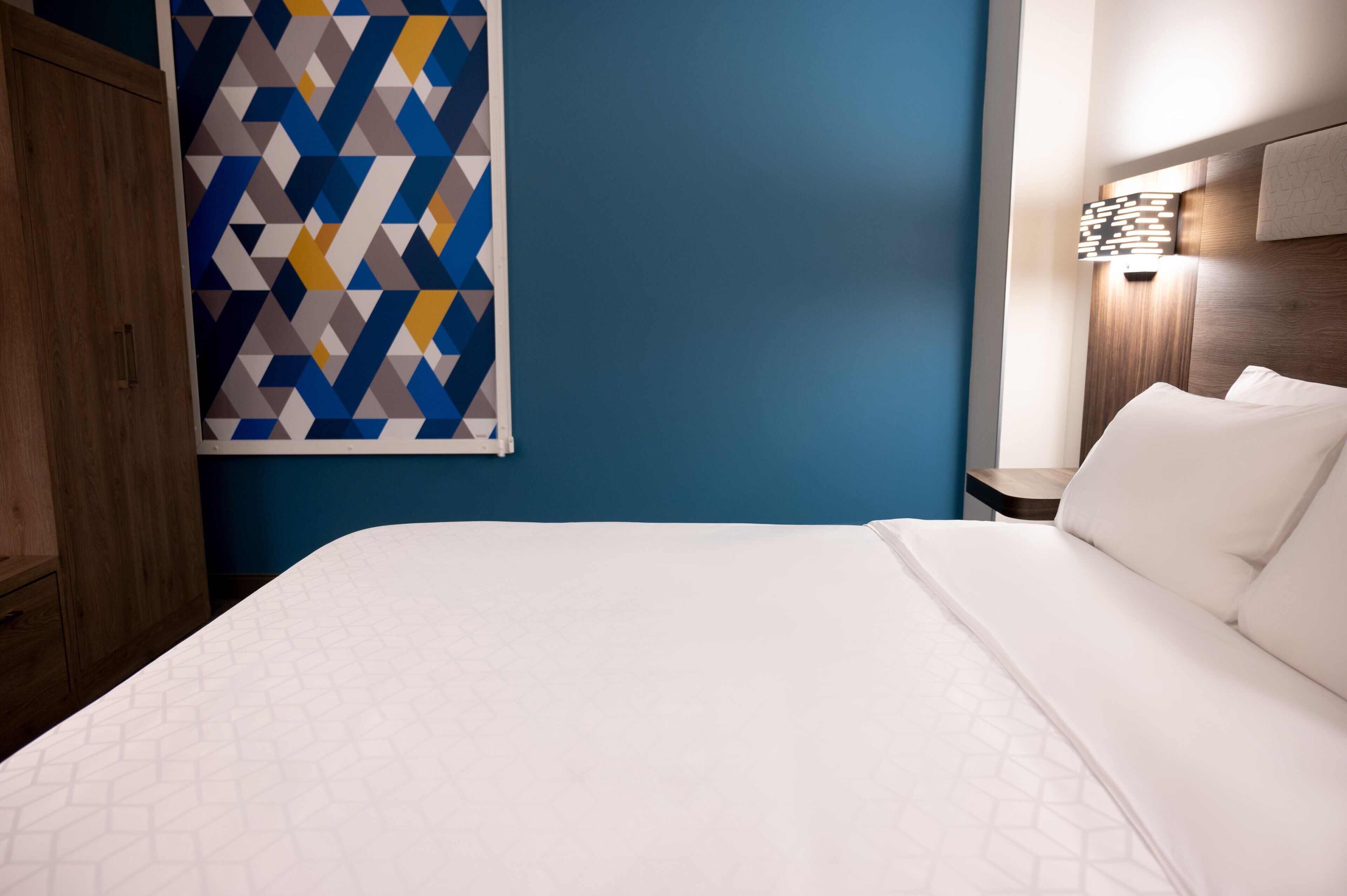 standard room, 1 queen bed | 1 bedroom, in-room safe, desk, soundproofing