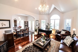 Living area - Graystone Bed and Breakfast (Niagara-on-the-Lake)