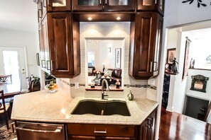 Living area - Graystone Bed and Breakfast (Niagara-on-the-Lake)