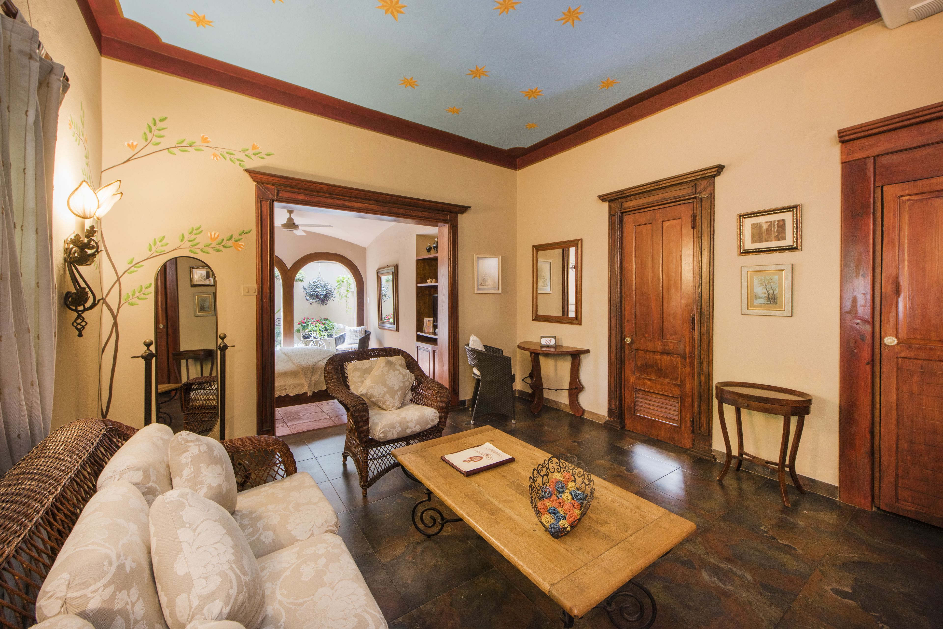 suite | living area | lcd tv