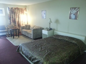 Standard Room, 1 Queen Bed | Blackout drapes, iron/ironing board, rollaway beds, free WiFi - Newburg Inn Motel (Township of Wilmot)