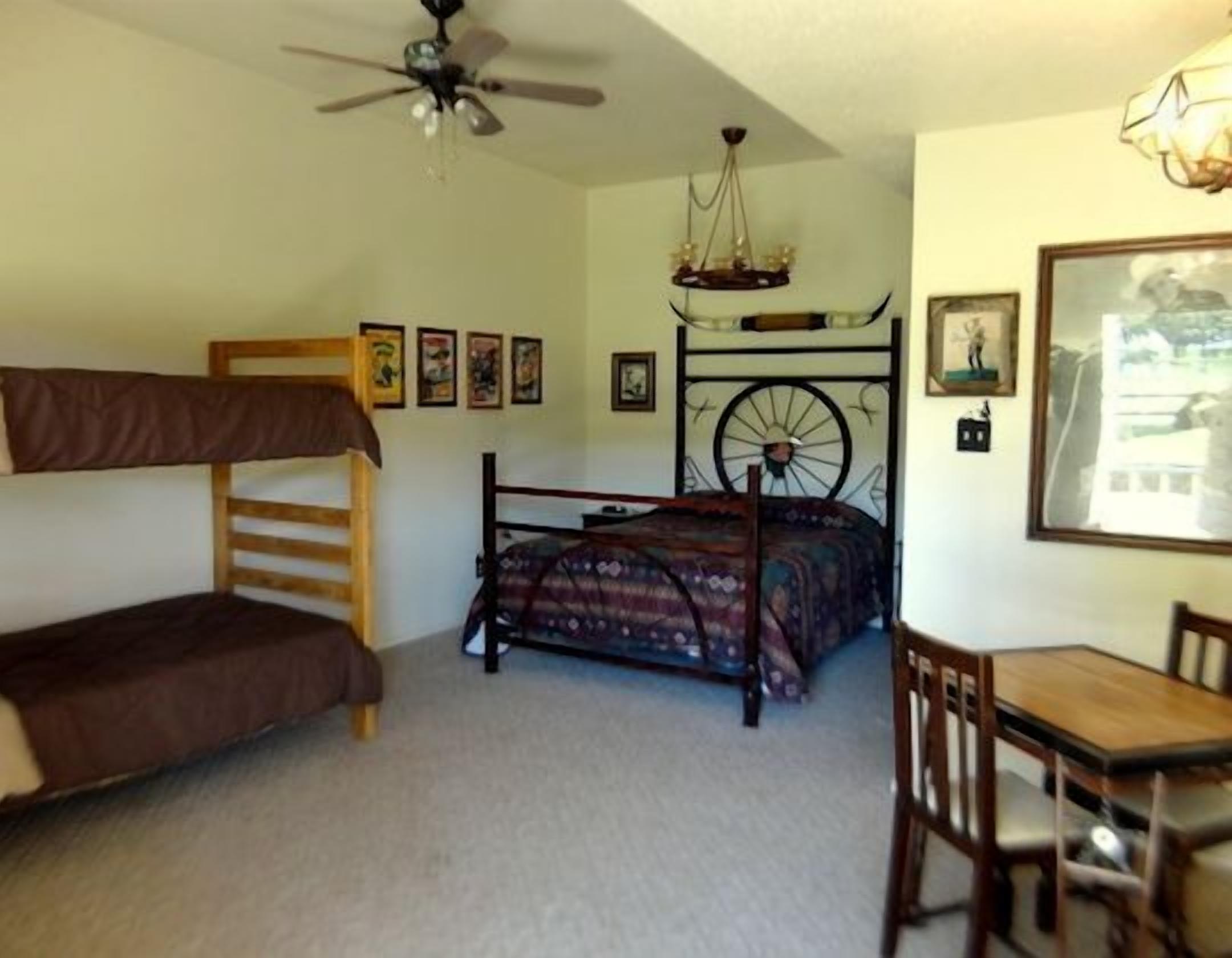 Quarto clássico | Ferros/tábuas de passar roupa, camas extras/dobráveis, Wi-Fi de cortesia