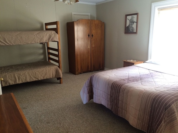 Casa | Ferros/tábuas de passar roupa, camas extras/dobráveis, Wi-Fi de cortesia