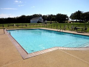 Piscina externa sazonal