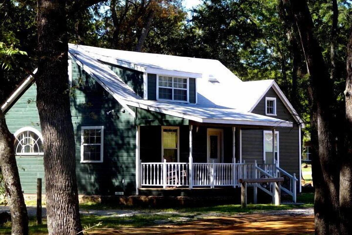 Guest House with 2 Availability | Ferros/tábuas de passar roupa, camas extras/dobráveis, Wi-Fi de cortesia