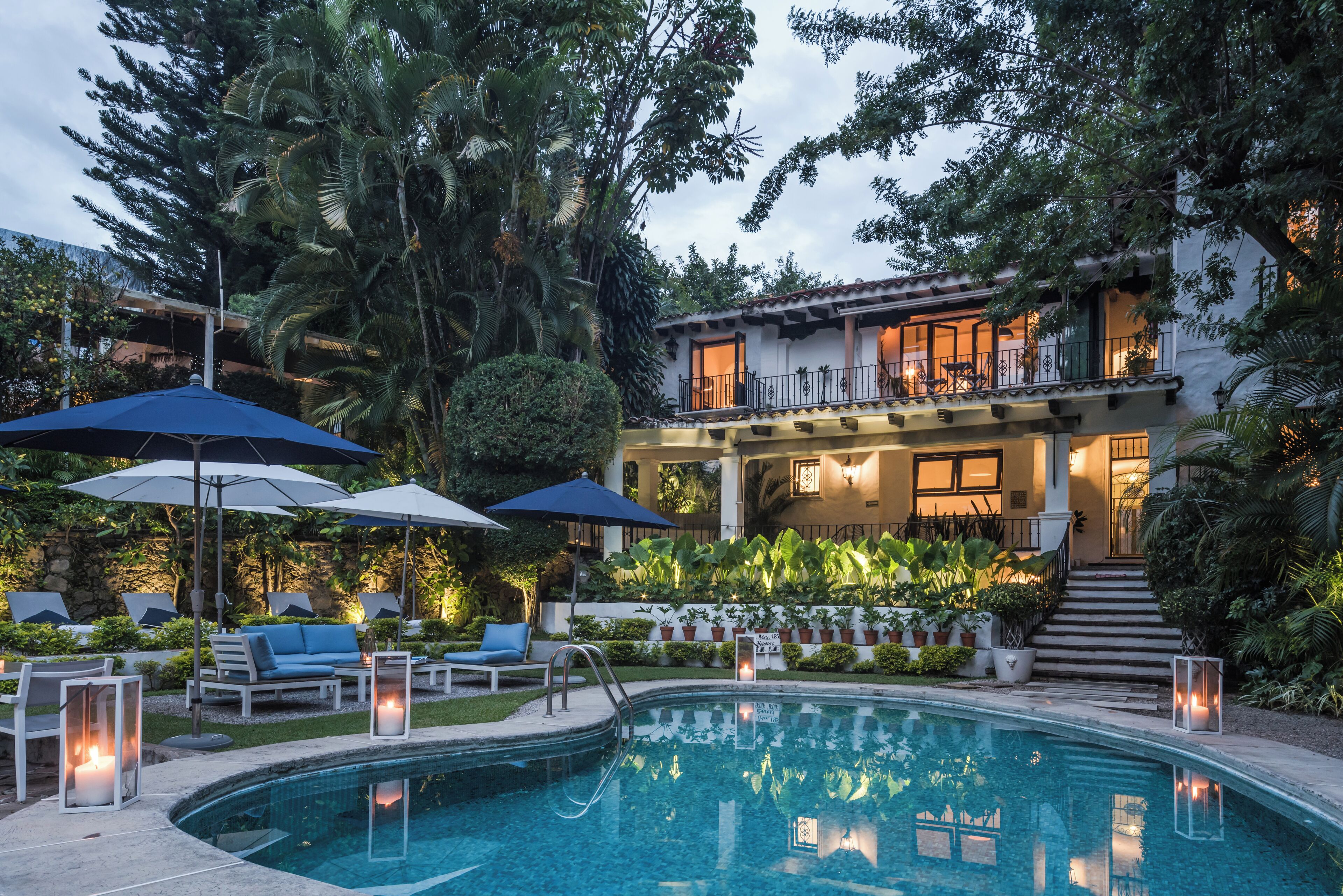 Außenpool, geöffnet von 09:00 Uhr bis 20:00 Uhr, Sonnenschirme