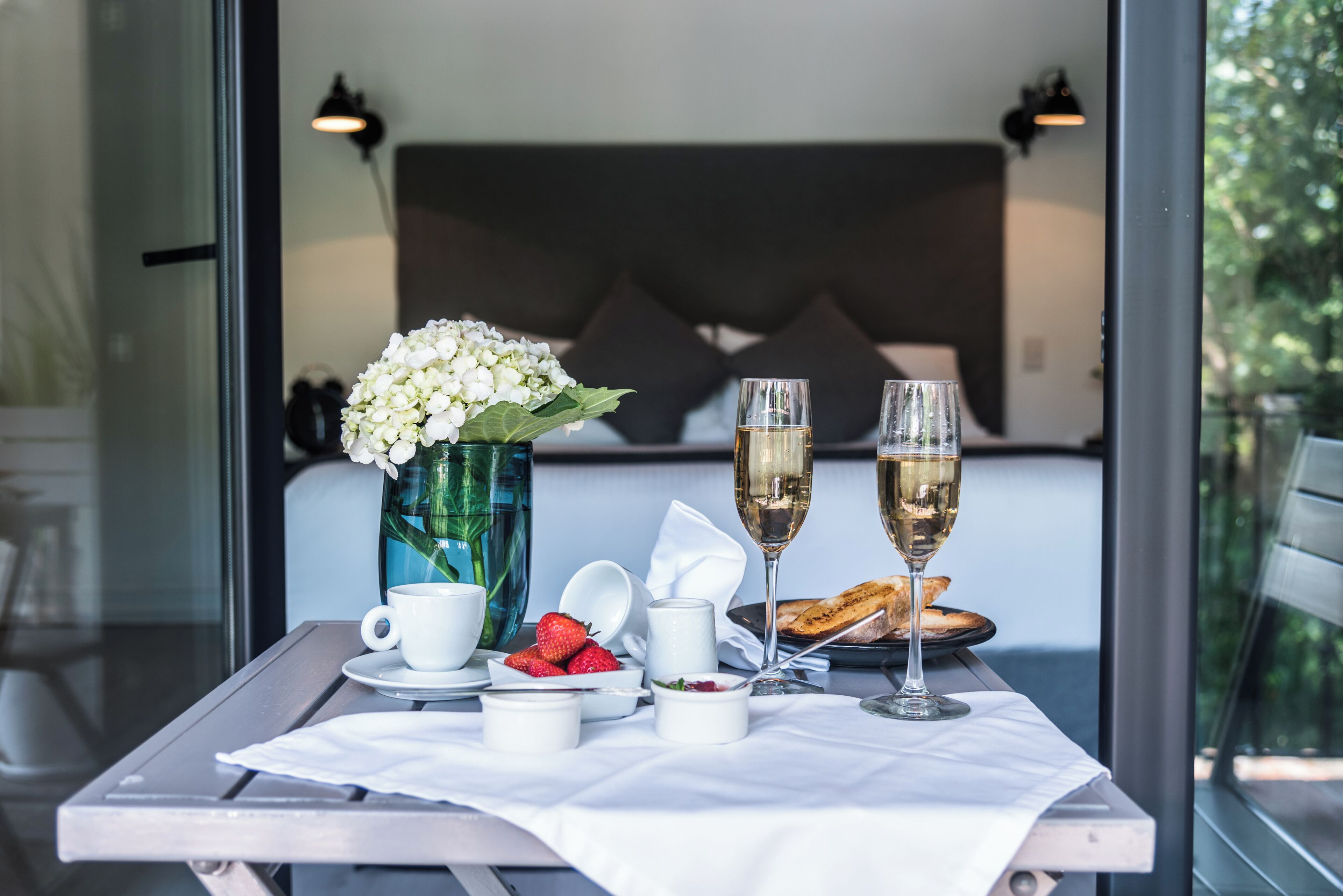 King Plus Balcony | Khidmat champagne