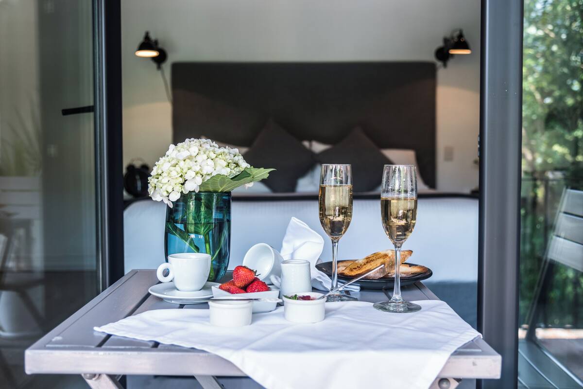 King Plus Balcony | บริการแชมเปญ
