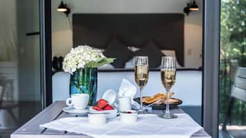 King Plus con Balcón | Servicio de champaña