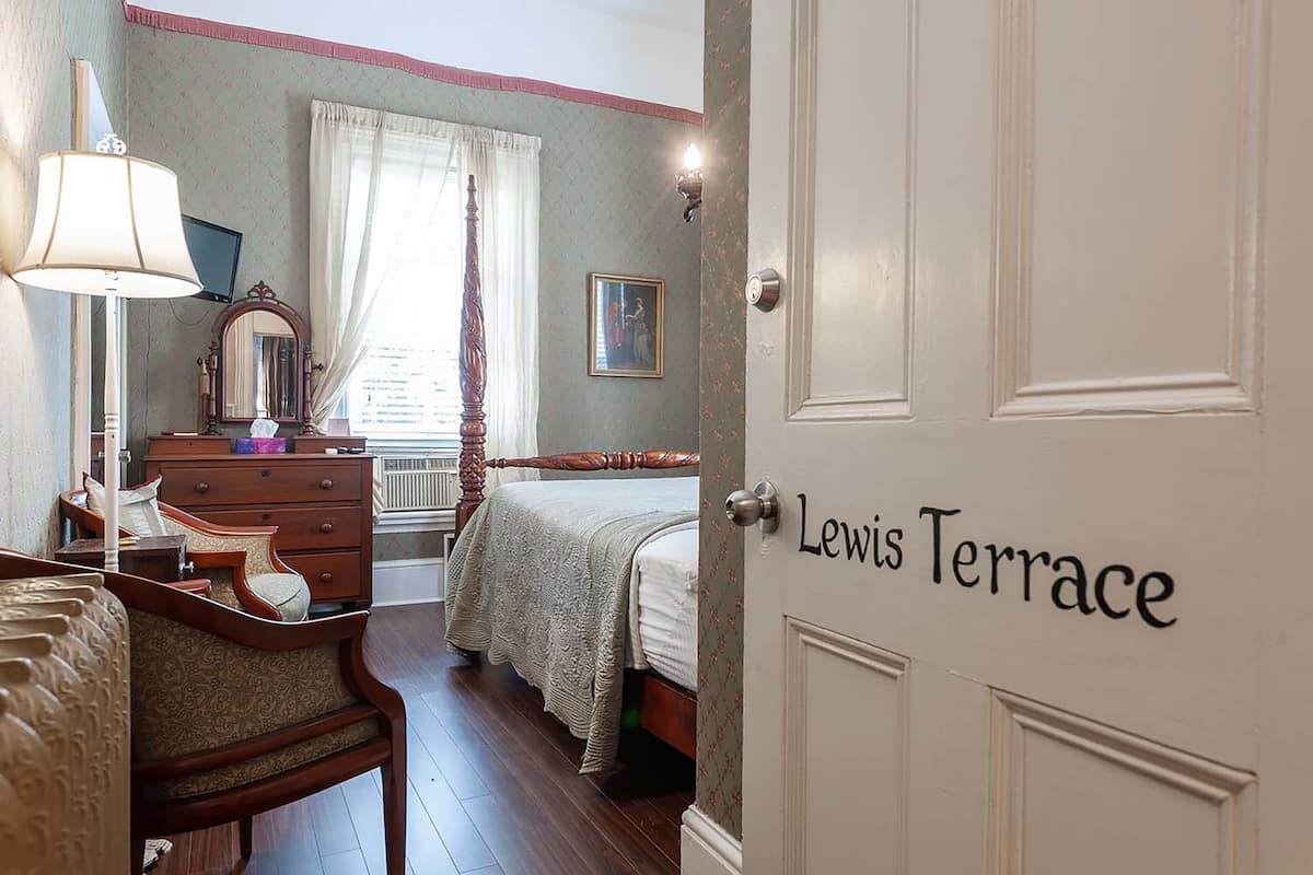 Classic Room, 1 Katil Ratu (Queen) | Peralatan tempat tidur premium, dihias secara berasingan