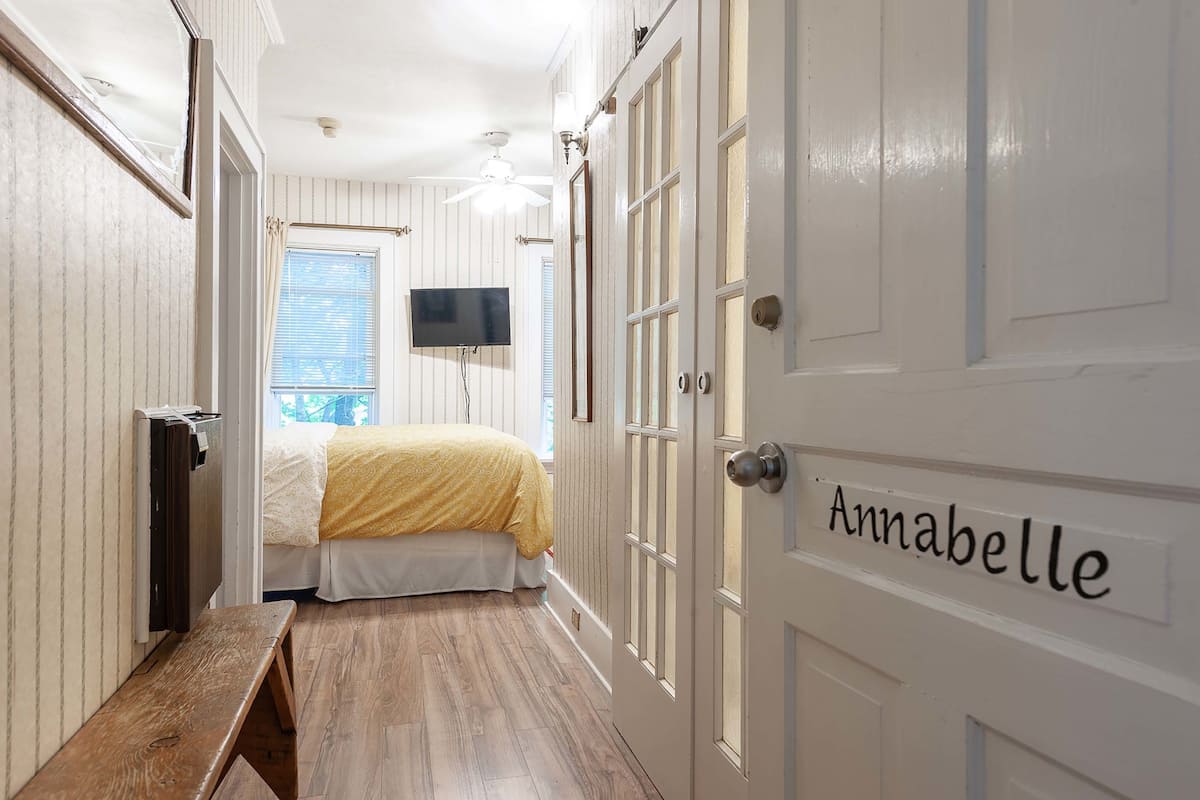Classic Room, 1 Katil Ratu (Queen) | Peralatan tempat tidur premium, dihias secara berasingan
