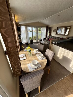Deluxe Apartment, Ensuite, Lake View (2 bed luxury)