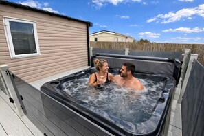 Superior Apartment, Private Bathroom, Garden View (Hot Tub Lodge ) | Exterior