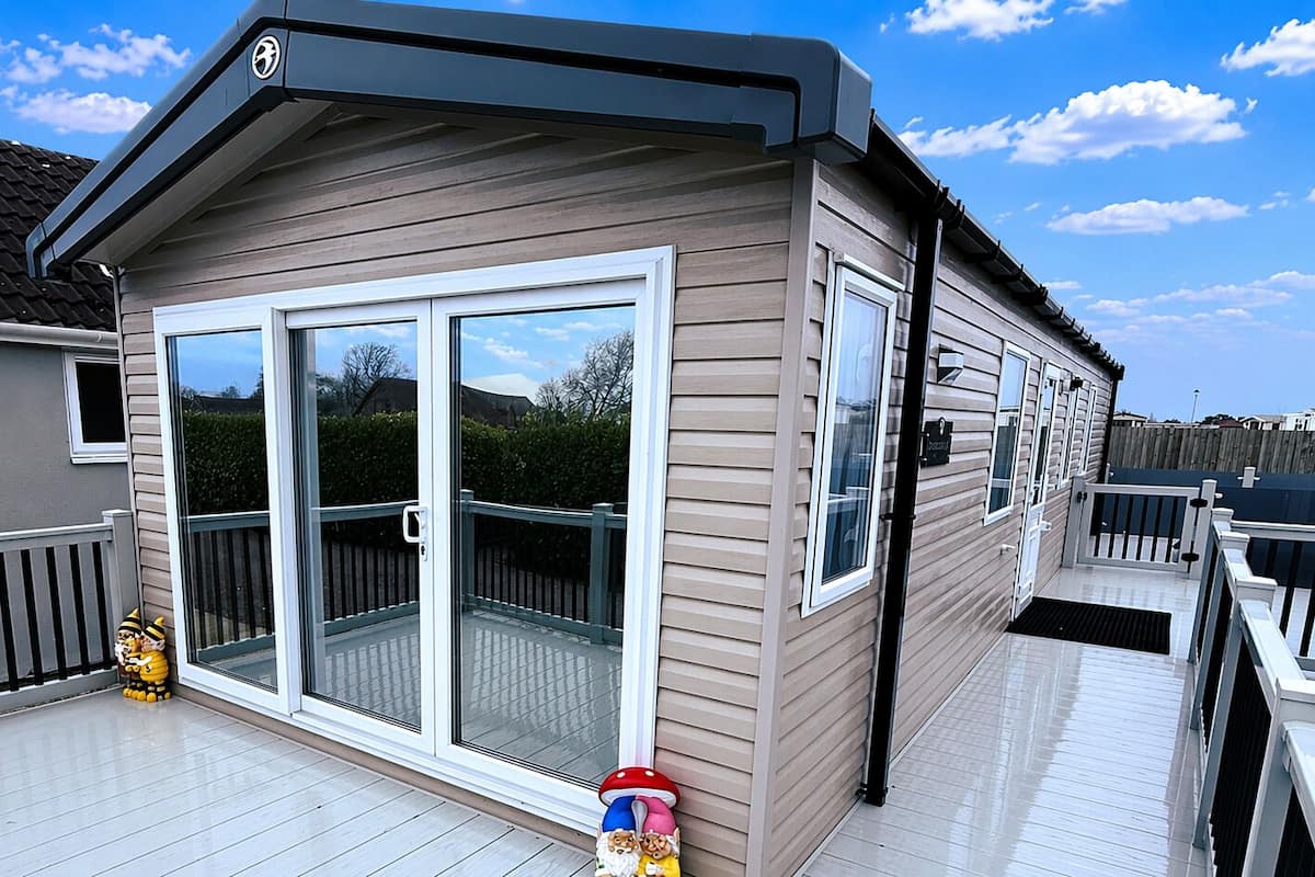 Superior Apartment, Private Bathroom, Garden View (Hot Tub Lodge ) | Exterior