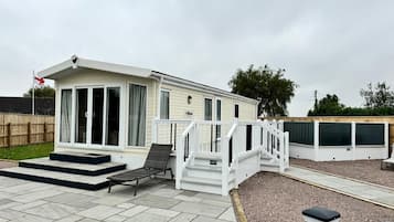 Deluxe Apartment, Ensuite, Lake View (2 bed luxury) | Exterior