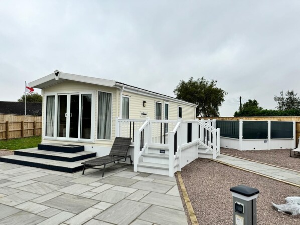 Deluxe Apartment, Ensuite, Lake View (2 bed luxury) | Exterior