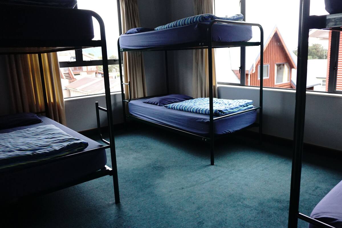 Slaapzaal (6 Bed) | Een strijkplank/strijkijzer, gratis wifi, beddengoed