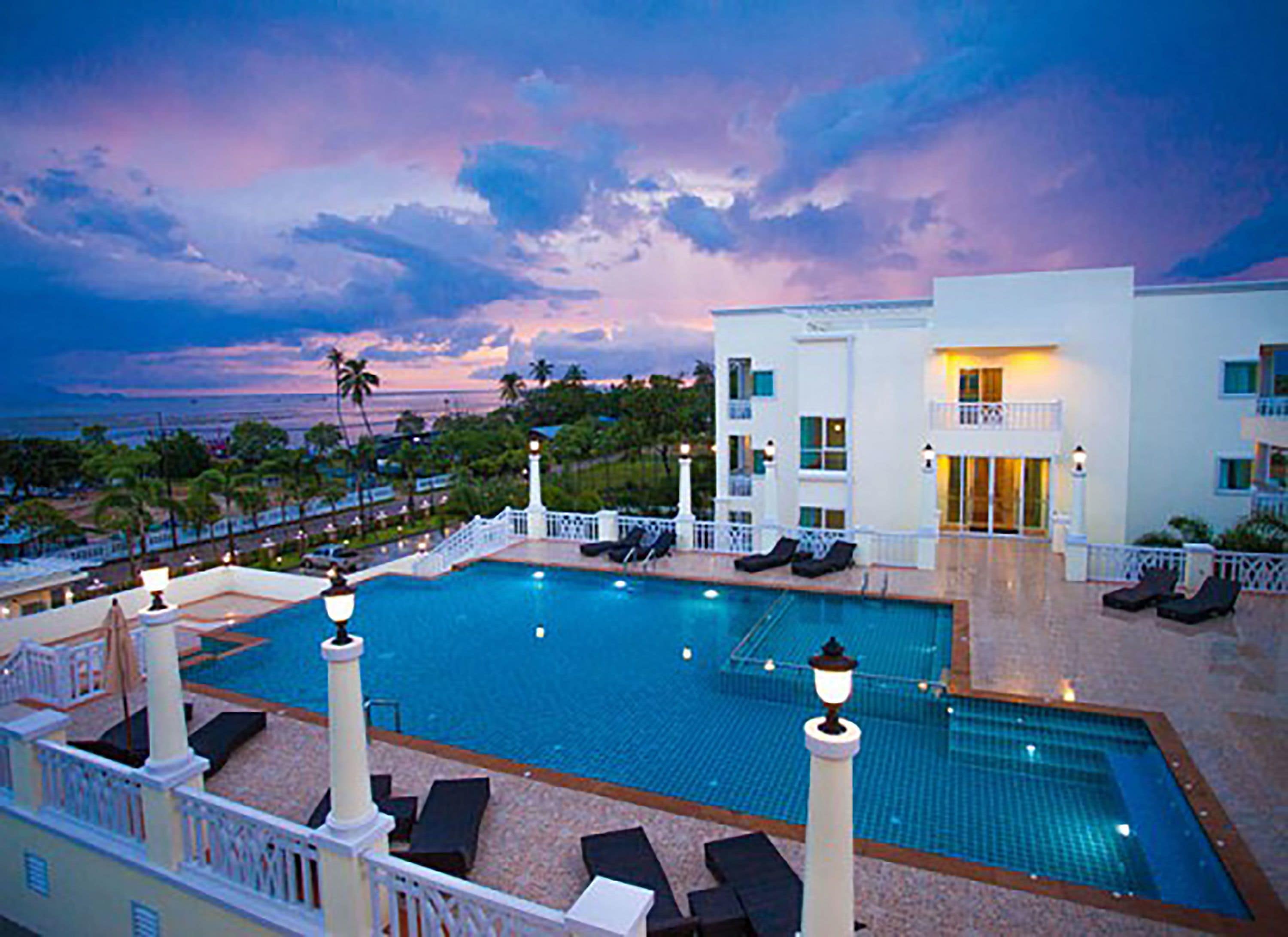 Outdoor pool, pool loungers