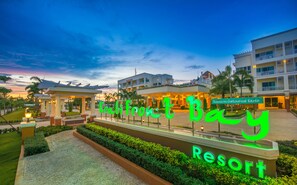 住宿正面 - 傍晚/夜晚