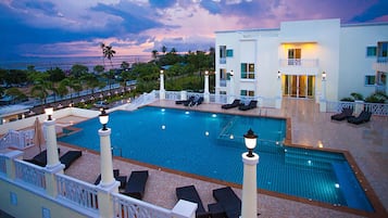 Outdoor pool, pool loungers