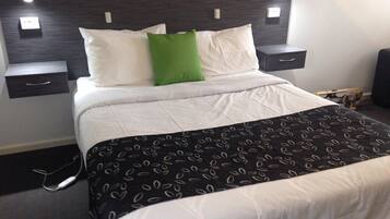 Cortinas blackout, wifi gratis y ropa de cama